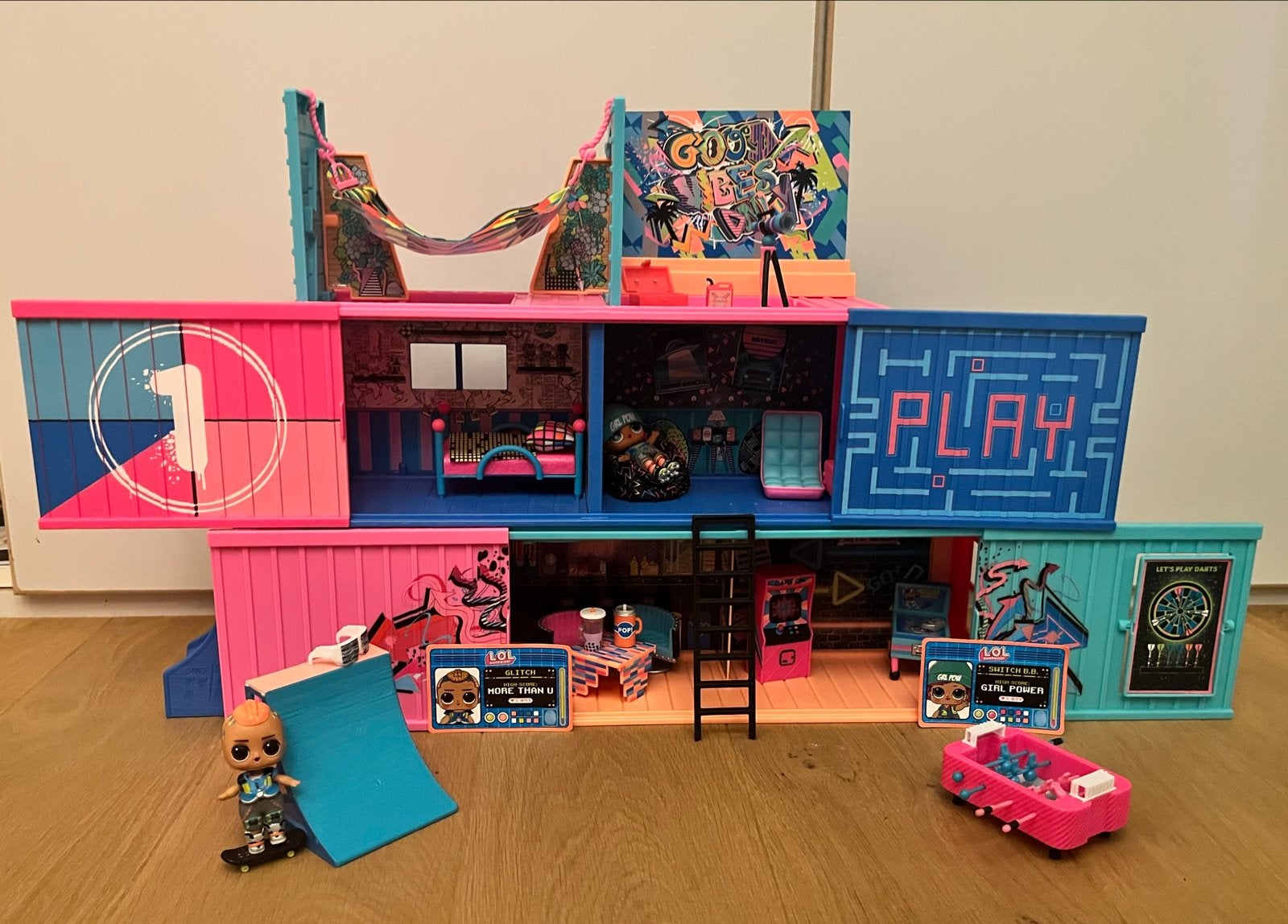 LOL Surprise Clubhouse Speelhuis + poppetjes en accessoires, Ophalen, Zo goed als nieuw, Overige typen