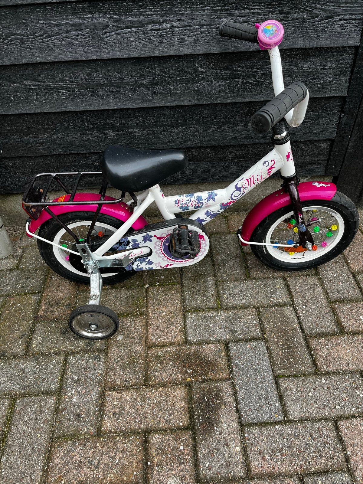 Kinderfiets 12 inch met zijwieltjes. Merk Loeki., Fietsen en Brommers, Ophalen, Terugtraprem, Zijwieltjes, Gebruikt