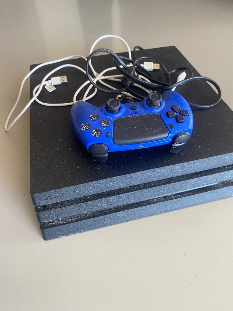 Playstation 4 pro met controller en games, 1 speler, Ophalen of Verzenden, Zo goed als nieuw, Vanaf 3 jaar