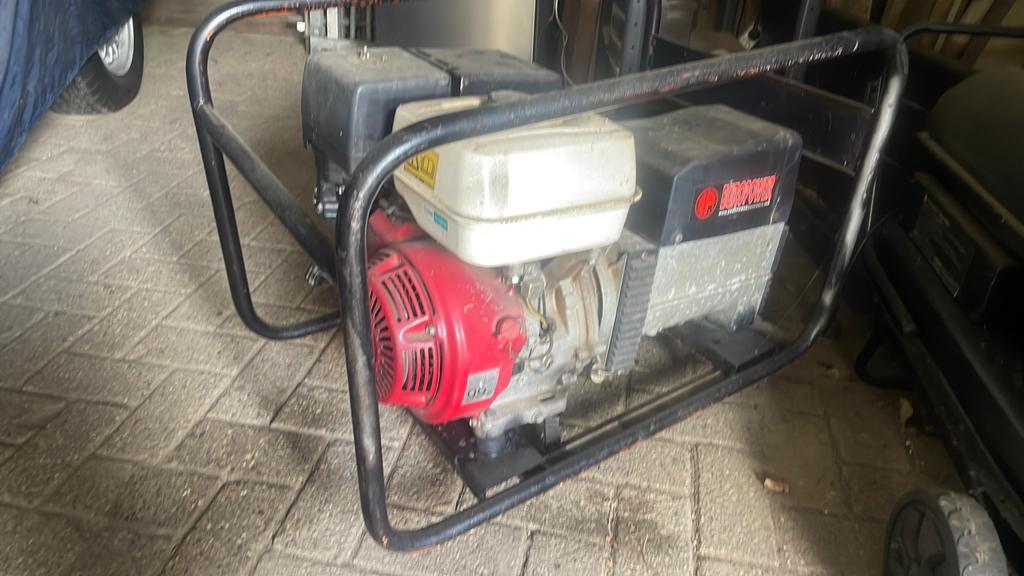 Honda aggregaat 13 pk  kracht en 220, Ophalen of Verzenden, Gebruikt, 5 tot 10 kVA, Benzine