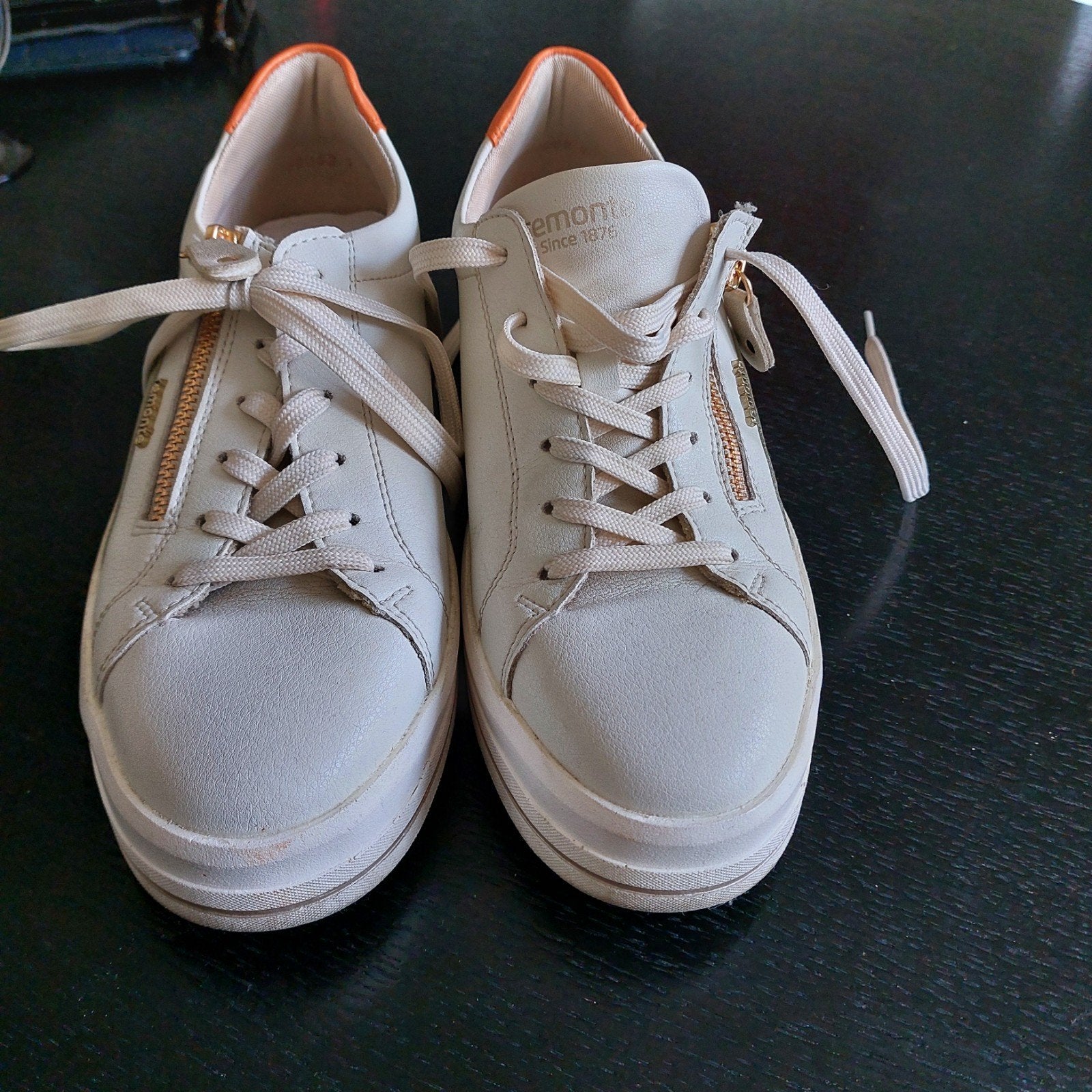 Remonte sneakers maat 39, kleur cremewit met oranje hie, Remonte, Ophalen of Verzenden, Sneakers of Gympen, Zo goed als nieuw