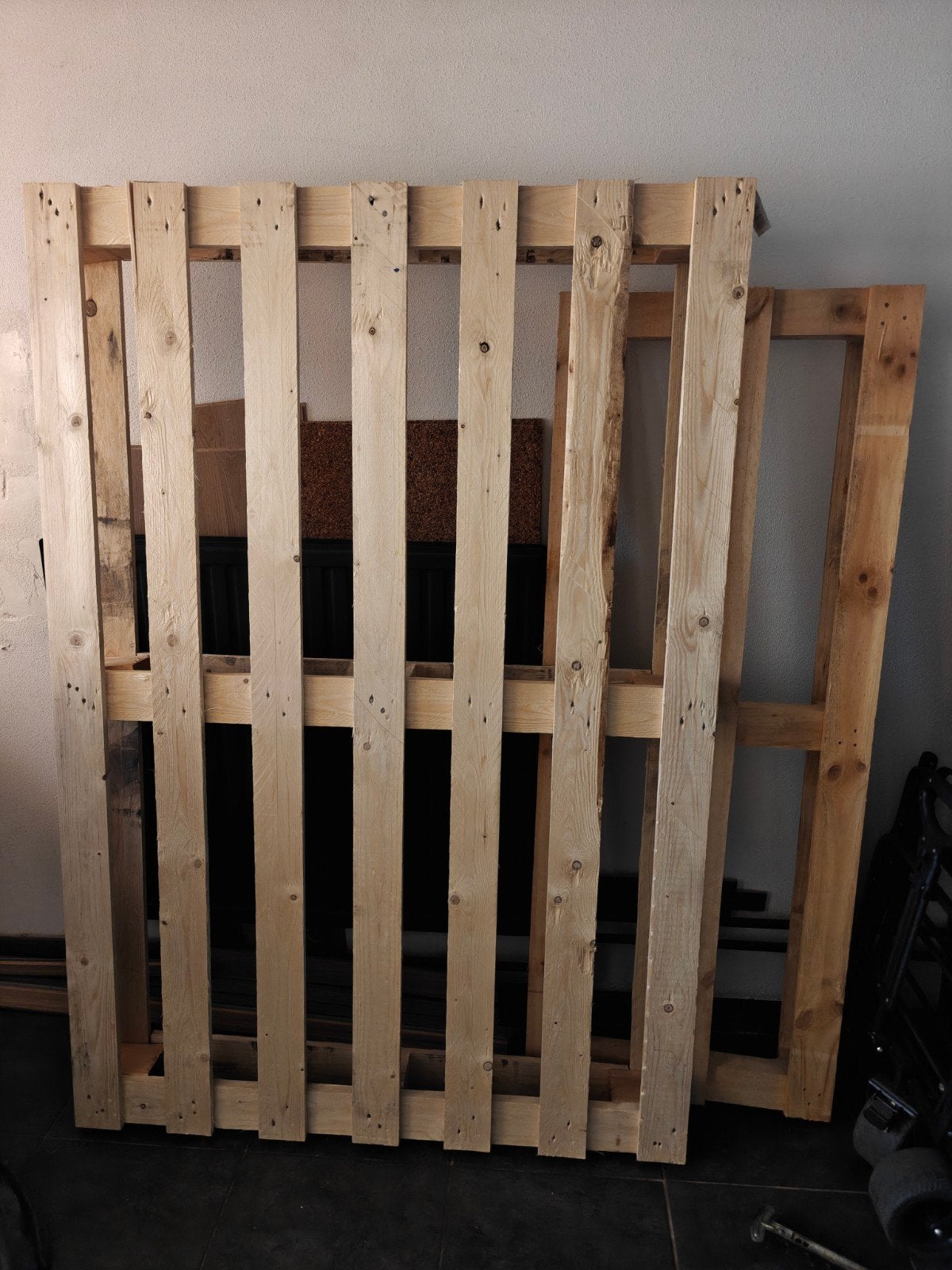 GRATIS AFHALEN - twee pallets, beide van ander formaat., Doe-het-zelf en Verbouw, Hout en Planken, Ophalen, 50 mm of meer, Pallet