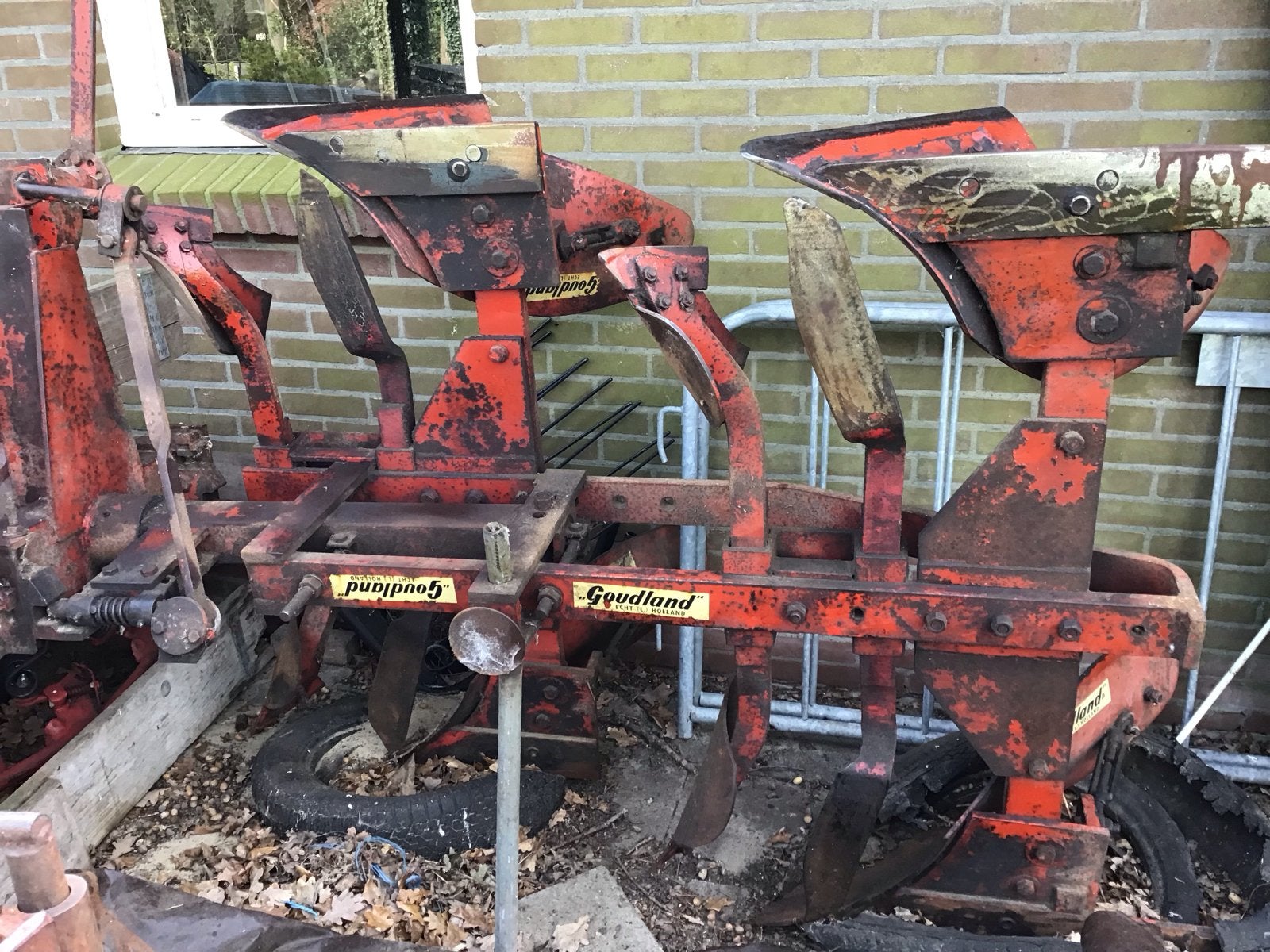Goudland 2-schaar kantelploeg, Ophalen
