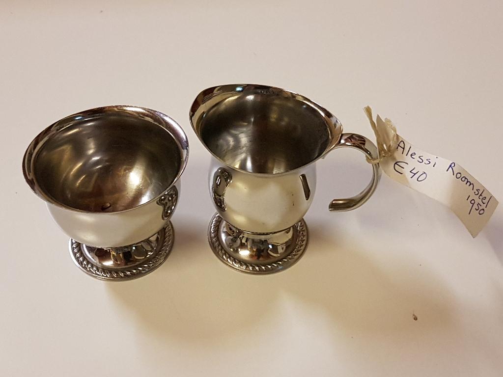 Alessi melk en suikerpotje met onderblad retro RVS, Ophalen of Verzenden, Huis en Inrichting