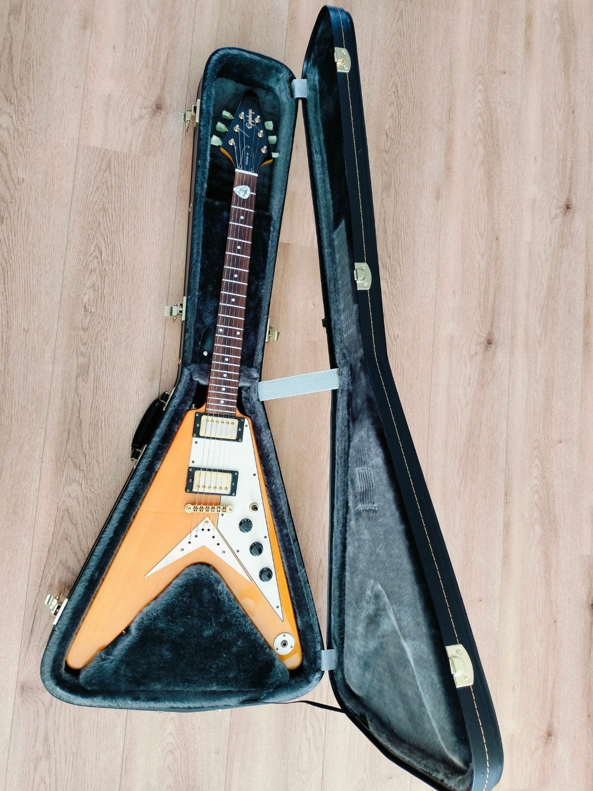 Epiphone (Gibson) Flying V Korina z.g.a.n., Muziek en Instrumenten, Snaarinstrumenten | Gitaren | Elektrisch, Ophalen, Zo goed als nieuw