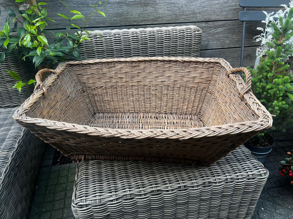 Grote oude rieten mand met handvat, bakkersmand, Ophalen, Gebruikt, Mand, Riet