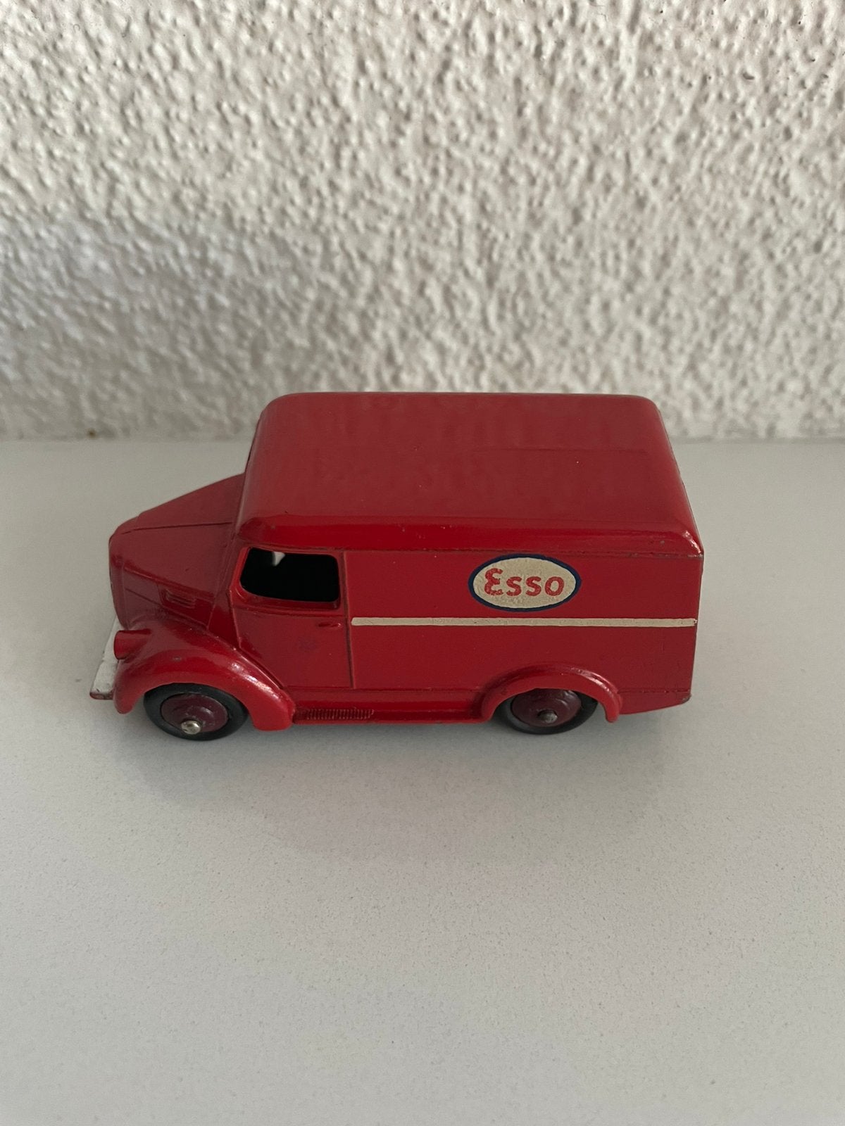 Originele Dinky Toys 1:43 Trojan 450 met Esso opdruk, Ophalen of Verzenden, Nieuw, Bus of Vrachtwagen, Dinky Toys