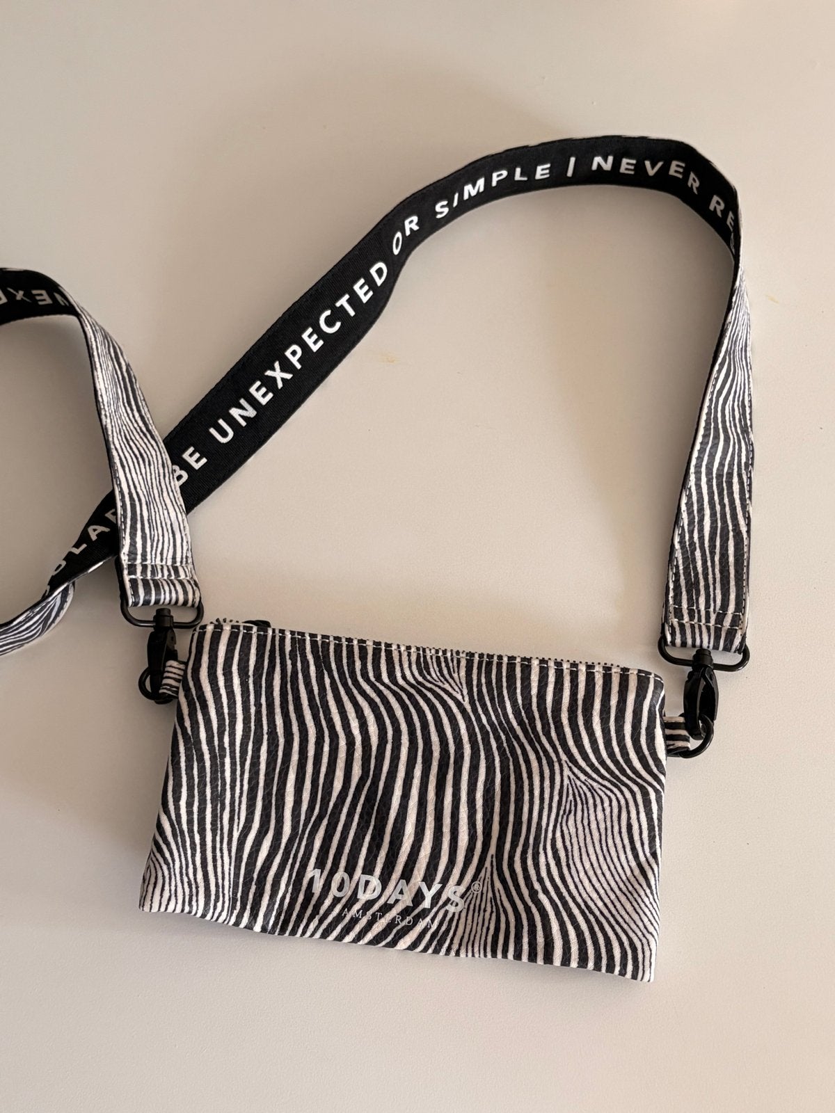 10 DAYS Zebraprint Tasje - 20x12cm, Ophalen of Verzenden, Zo goed als nieuw, Zwart, Schoudertasje