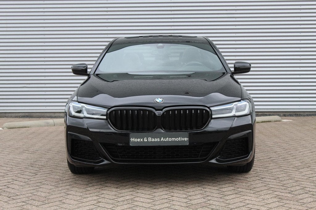 BMW 5-serie 520i M-Sport/Schuifdak/Sfeerverl/20inch/Leder, 1998 cc, Achterwielaandrijving, Gebruikt, Euro 6