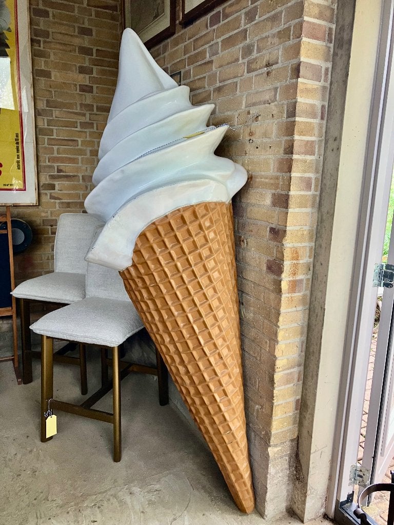 Grote decoratieve IJshoorn Snackbar, Ophalen