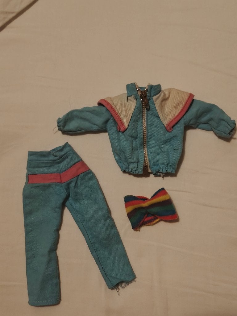 Barbie fleur sindy kleding, Verzamelen, Poppen, Ophalen of Verzenden, Gebruikt, Pop