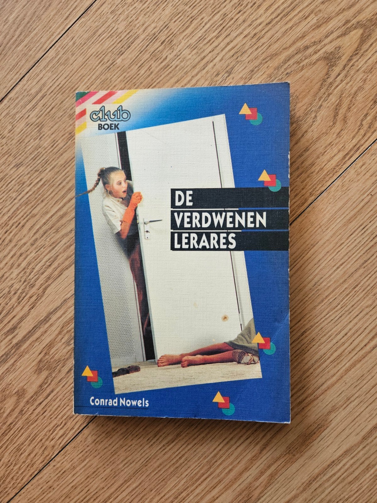De verdwenen lerares van Conrad Nowels, Boeken, Ophalen of Verzenden, Gelezen, Fictie