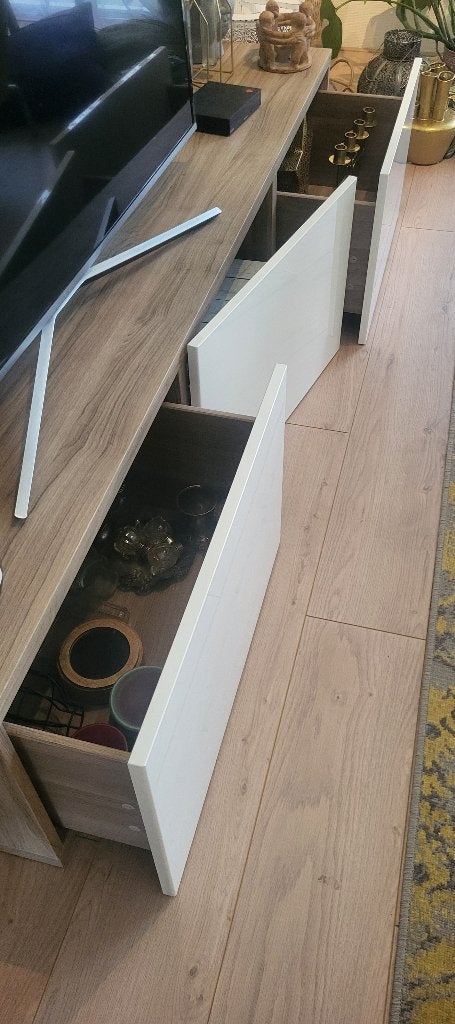 Besta tv meubel en kast, Huis en Inrichting, Kasten | Televisiemeubels, Ophalen, 100 tot 150 cm, Zo goed als nieuw, Minder dan 100 cm