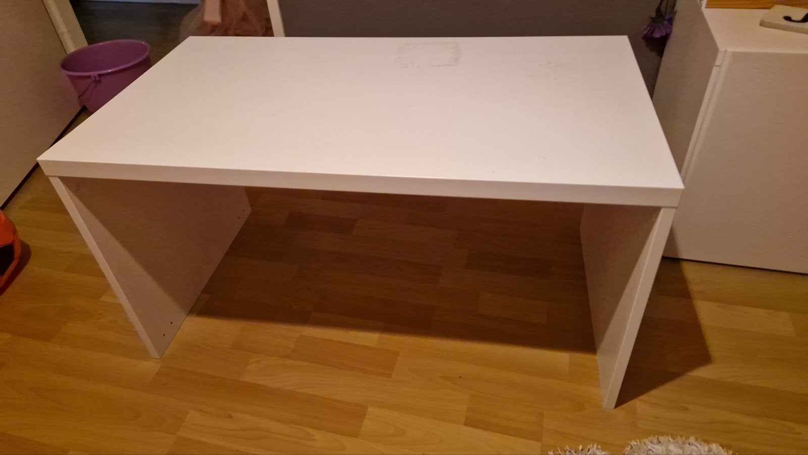 Smästad tafeltje met gebruikssporen, Ophalen, Gebruikt, Tafel(s)