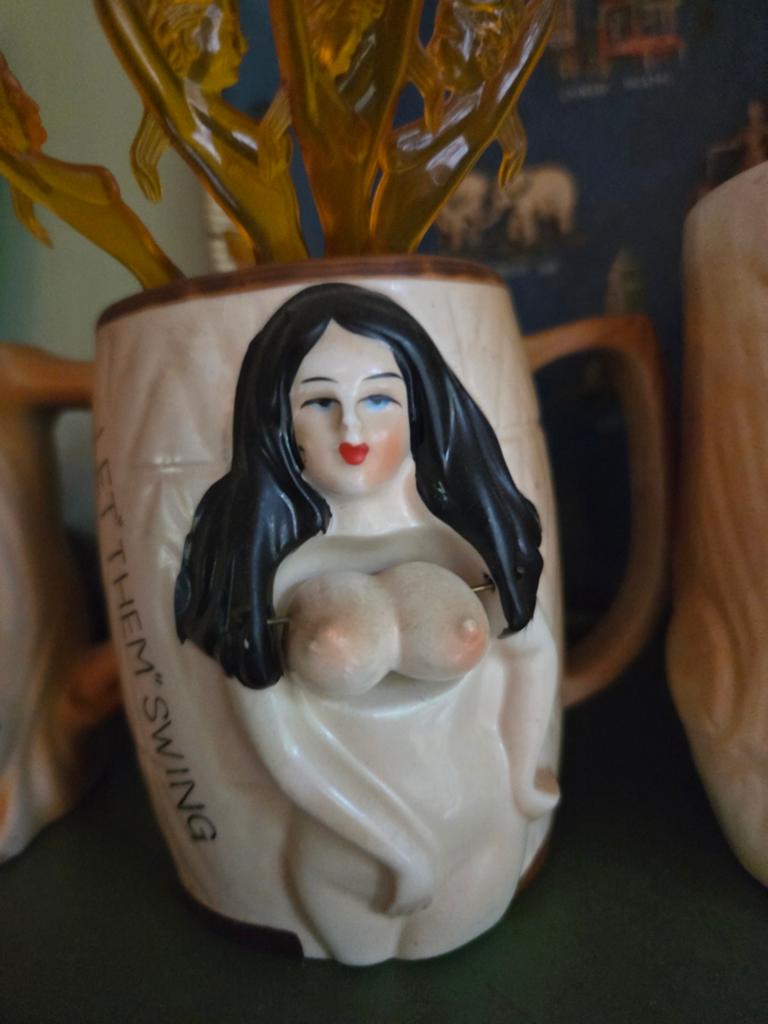 50s/60s novelty nude mok vintage kitsch, Ophalen of Verzenden, Overige stijlen, Kop(pen) en/of Schotel(s)