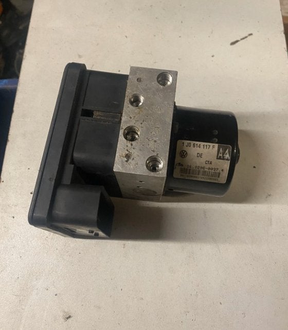 Vw Golf IV / A3 (8L1) / Octavia (1U2) 1J0614117F ABS Pomp, Ophalen of Verzenden