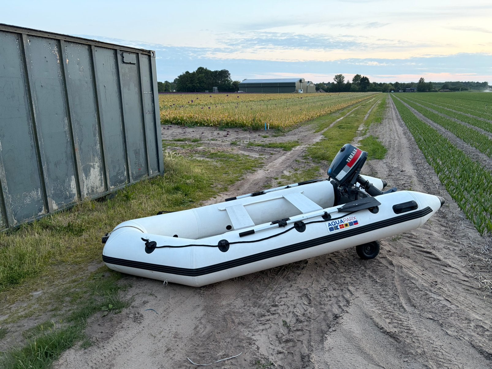 Rubberboot met 4pk 2takt, Ophalen, Zo goed als nieuw, Benzine, Minder dan 5 pk