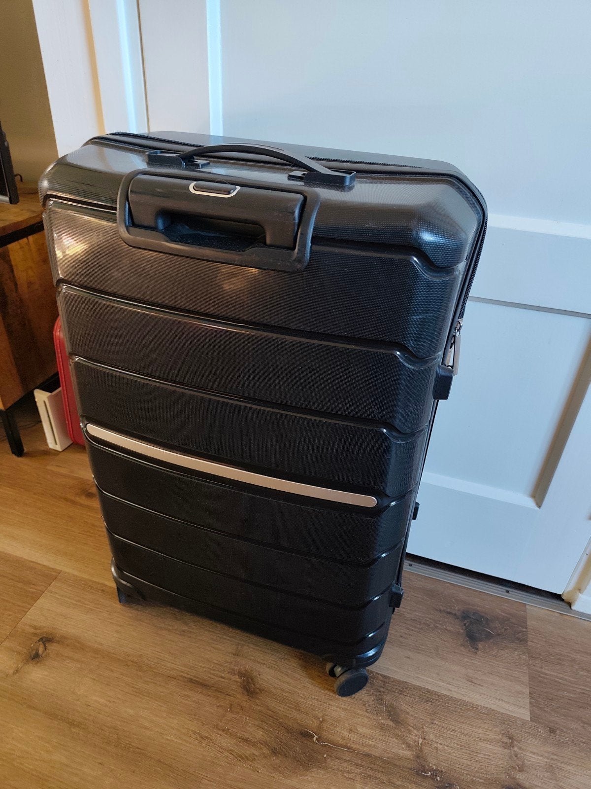 Luxe zéér grote en zéér lichte reiskoffer nieuwstaat, Sieraden, Tassen en Uiterlijk, Ophalen, Hard kunststof, 45 tot 55 cm, Zo goed als nieuw