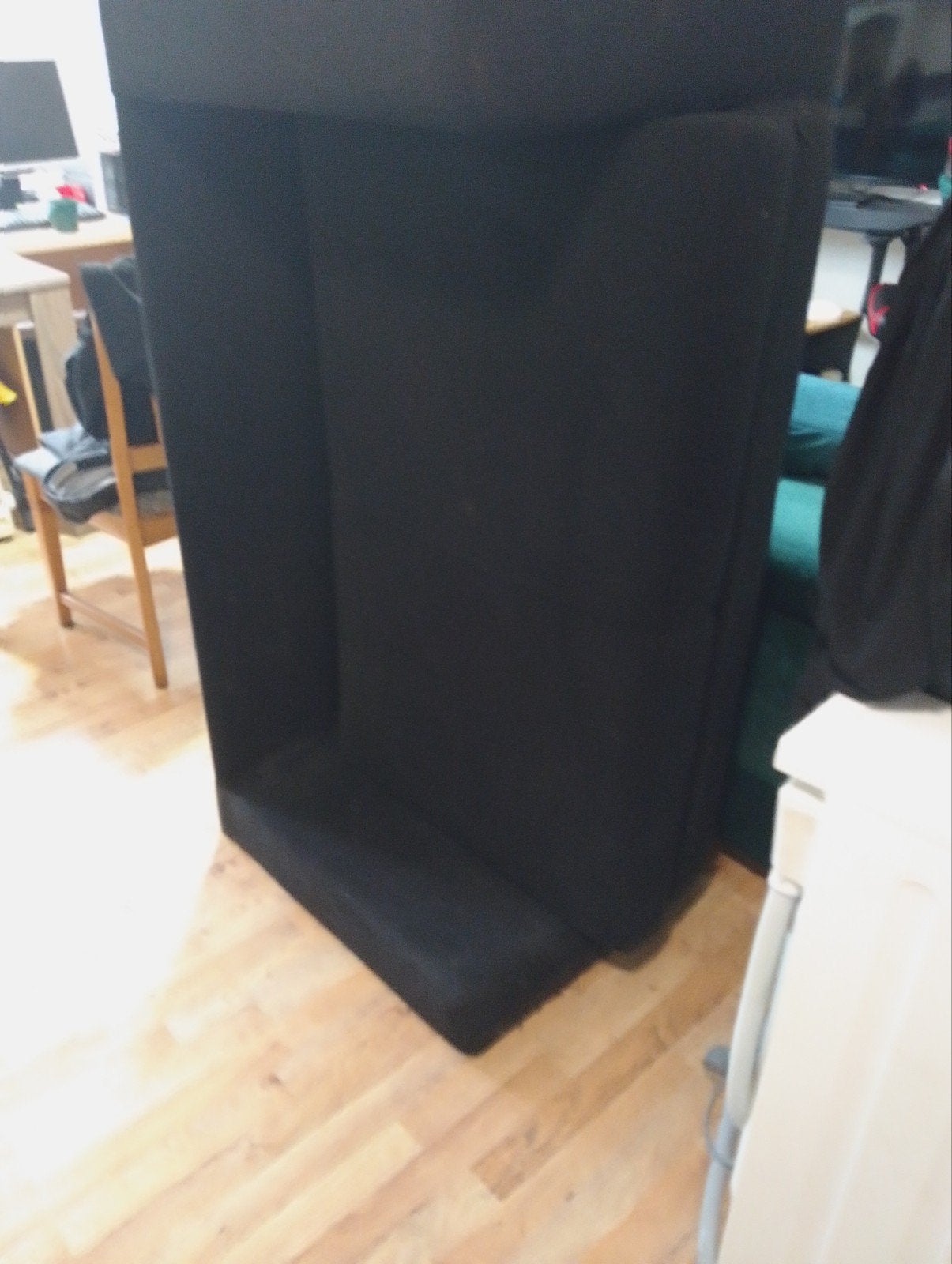 Zwarte slaapbank. GRATiS, Ophalen, Gebruikt, Twijfelaar, 140 cm