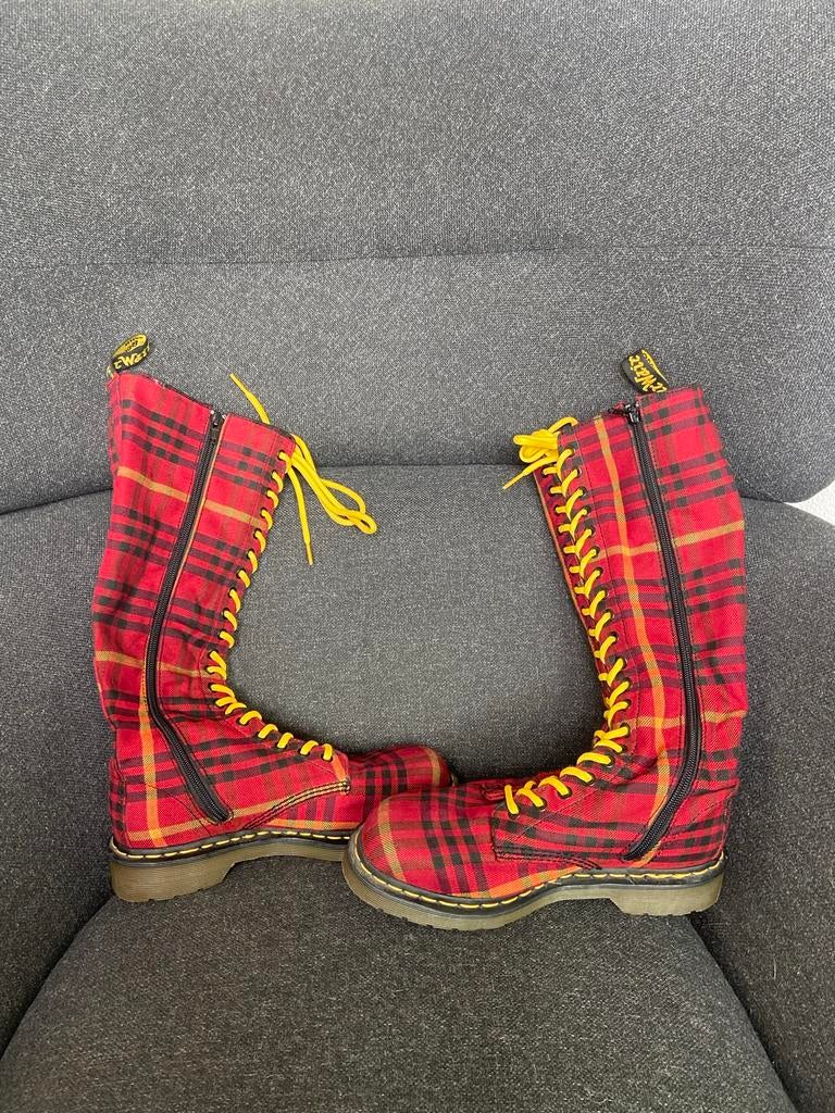 Dr. Martens Sheena 20 gaats laarzen - Rood geruit, Hoge laarzen, Ophalen of Verzenden, Zo goed als nieuw, Rood