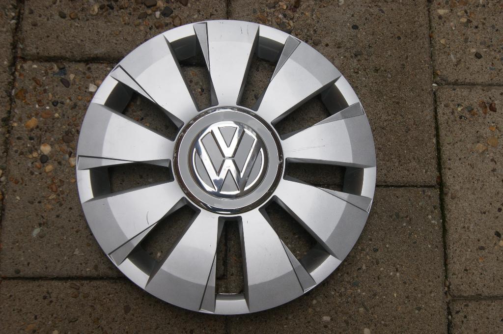 1 losse originele wieldop Volkswagen Up 14 inch (Model 1), Auto diversen, Wieldoppen, Ophalen of Verzenden, Gebruikt