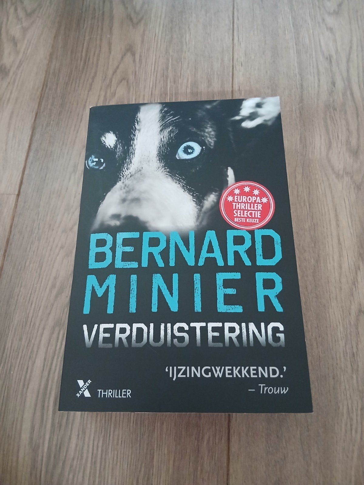 Bernard Minier - Verduistering Paperback, zo goed als nieuw, Boeken, Ophalen of Verzenden, Zo goed als nieuw, Bernard Minier