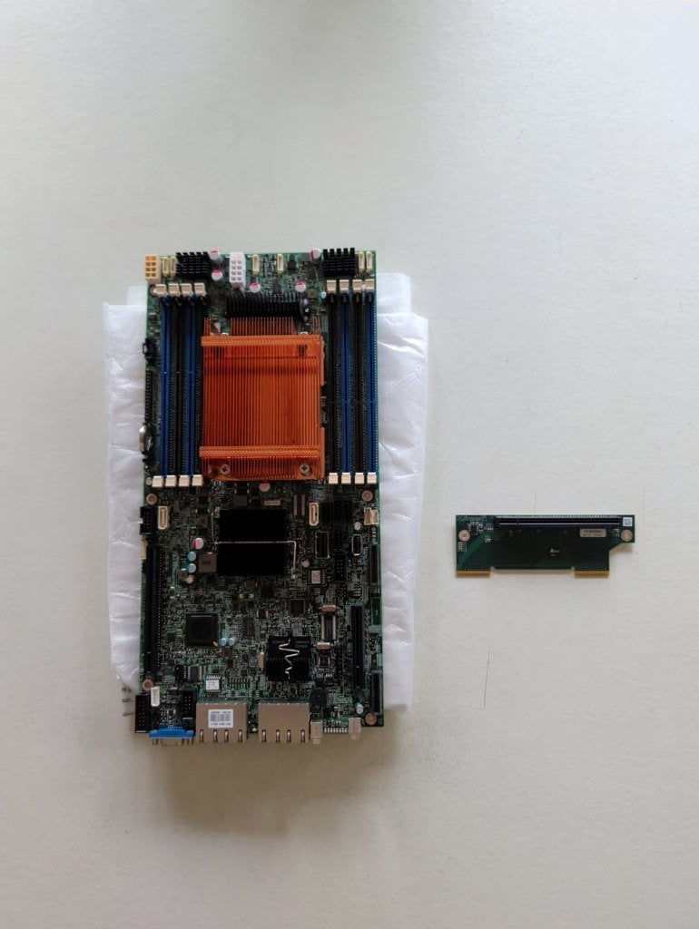 Intel S1600JP (+ E5-1620 3.60Ghz + Riser), Computers en Software, Server, Gebruikt, DDR3, Ophalen of Verzenden