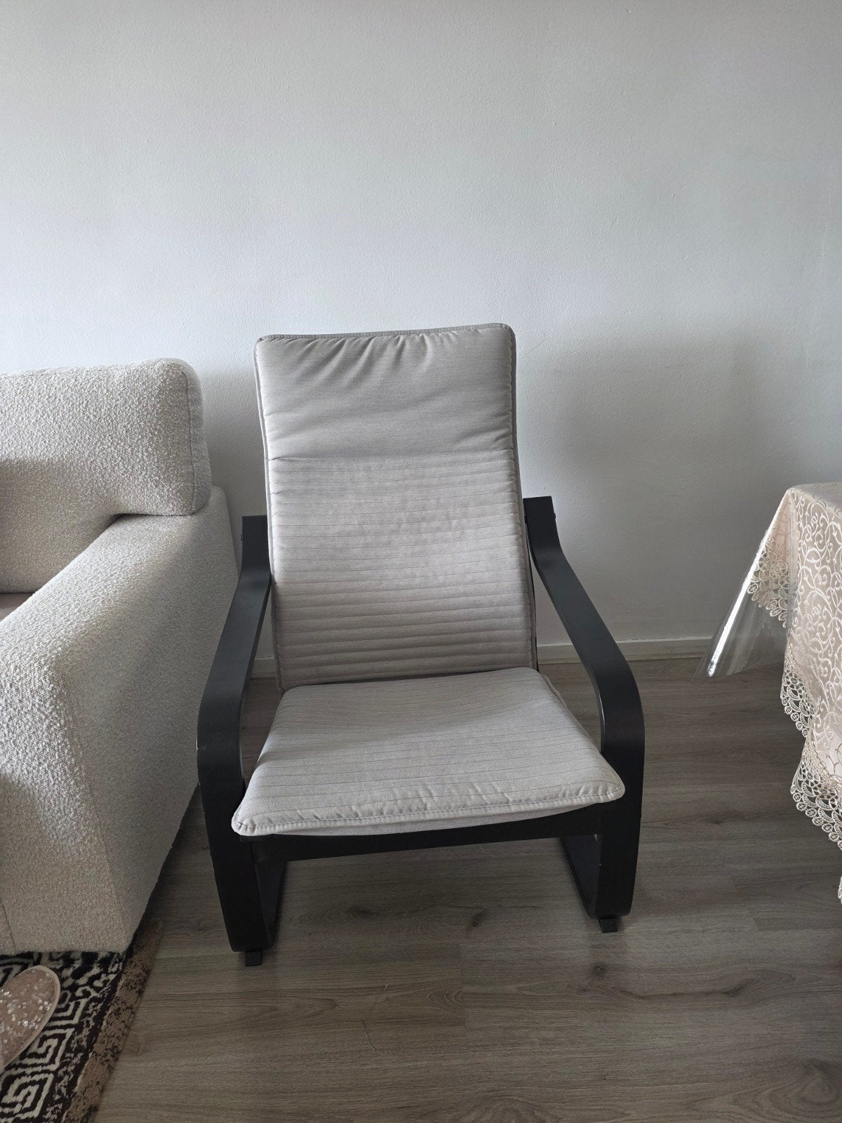 Comfortabele salonstoel met lichte bekleding, Ophalen, Gebruikt, Modern, Comfortabel, Hout