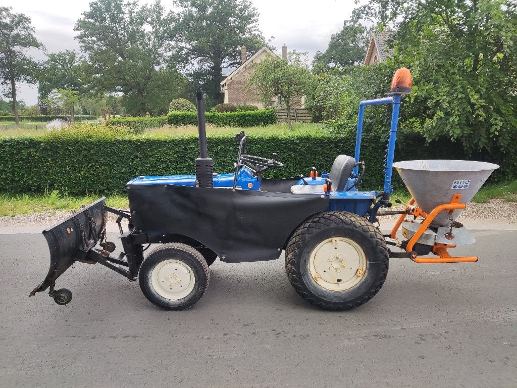 ISEKI tractor (TU1600 (winterdienst)) en een YANMAR tractor, Overige merken, Gebruikt, Tot 80 Pk, Tot 2500