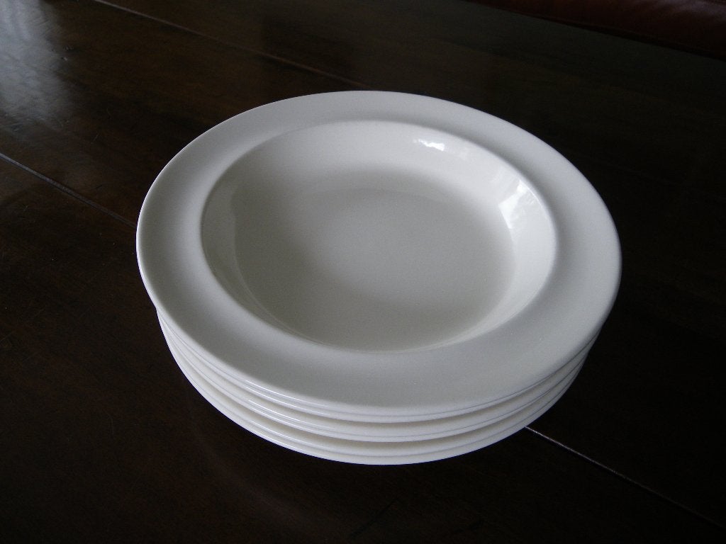 Wedgwood TRADITIONAL PLAIN  Diepe borden Ø 23 cm, Ophalen of Verzenden, Zo goed als nieuw, Bord(en), Wedgwood
