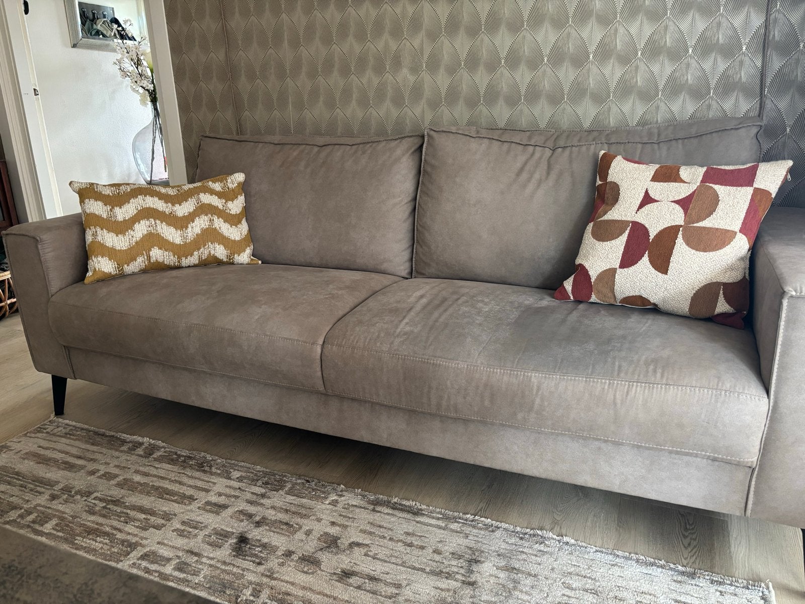 Comfortabele 2,5 zitsbank in taupe stof, Ophalen, Gebruikt, Driepersoons, 75 tot 100 cm