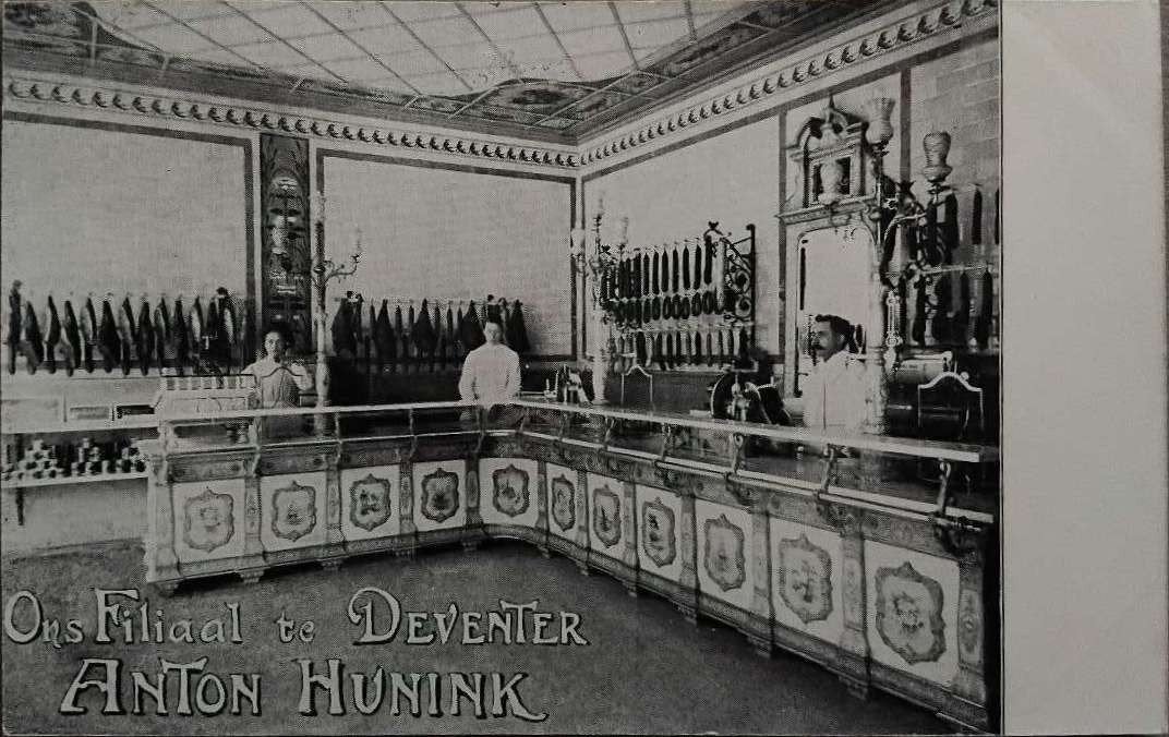 Interieur slagerij Anton Hunink - Deventer, Verzamelen, Ophalen of Verzenden, Voor 1920, Ongelopen, Overijssel