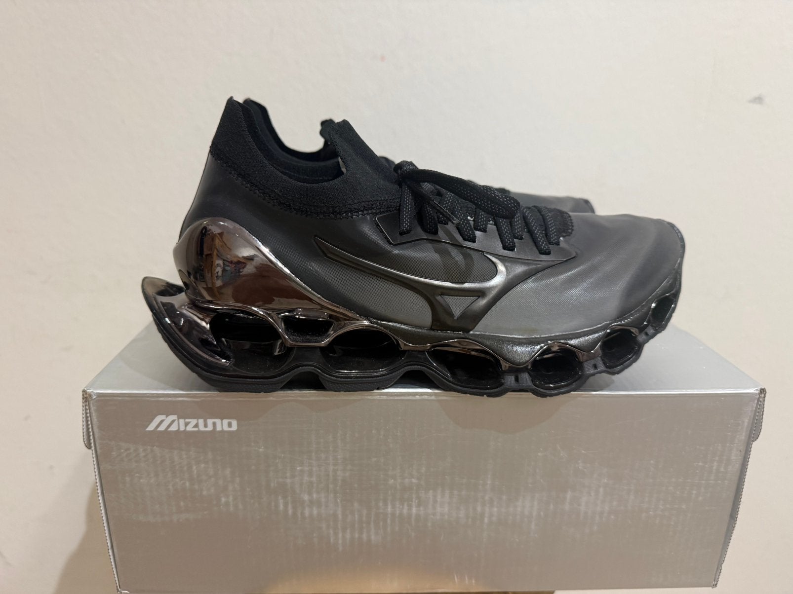 Te koop nieuwe Mizuno Wave Prophecy Sorayama maat 39, Postlaan 3, Nieuw, Ophalen of Verzenden, Sneakers of Gympen