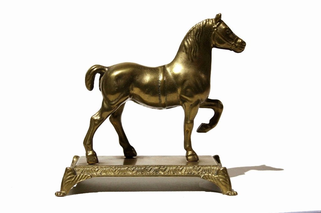 Paard op sokkel - Beeltenis in messing of brons, Minder dan 20 cm, Ophalen of Verzenden, Zoogdier, Overige materialen