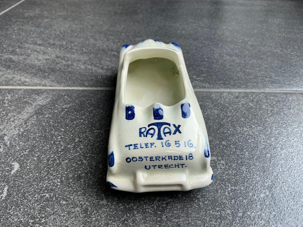 Vintage keramische asbak in de vorm van een auto - Ratax, Ophalen of Verzenden