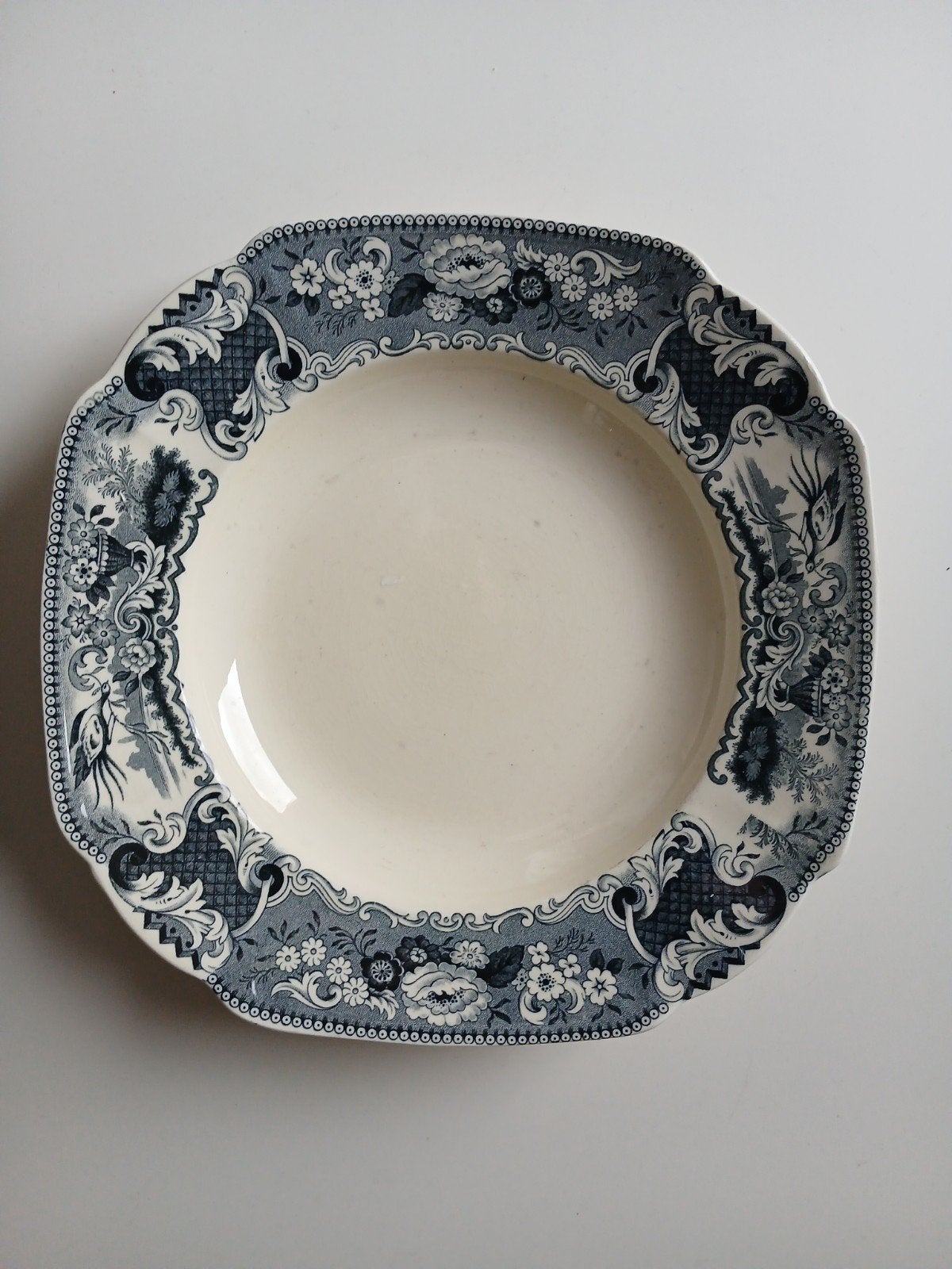 Oud bord Victoria Societe Ceramique, Ophalen of Verzenden