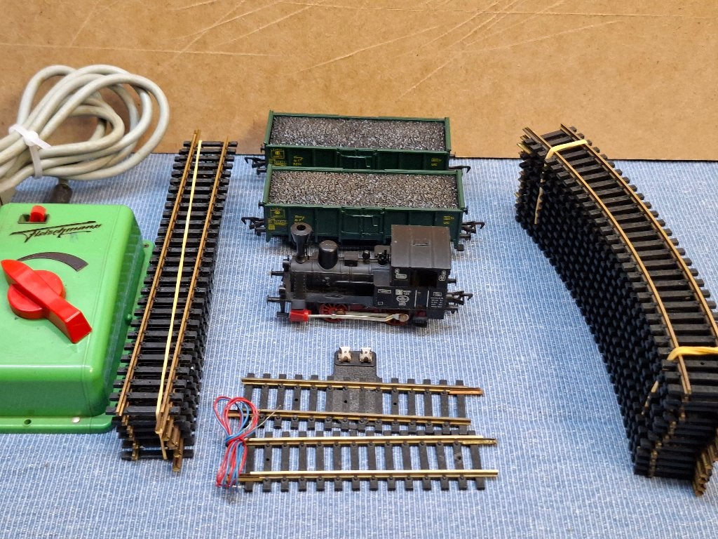 FLEISCHMANN LOKJE ANNA MET 2 KOLEN WAGENS RAILS TRAFO, Hobby en Vrije tijd, Modeltreinen | H0, Gelijkstroom, Fleischmann, Ophalen of Verzenden