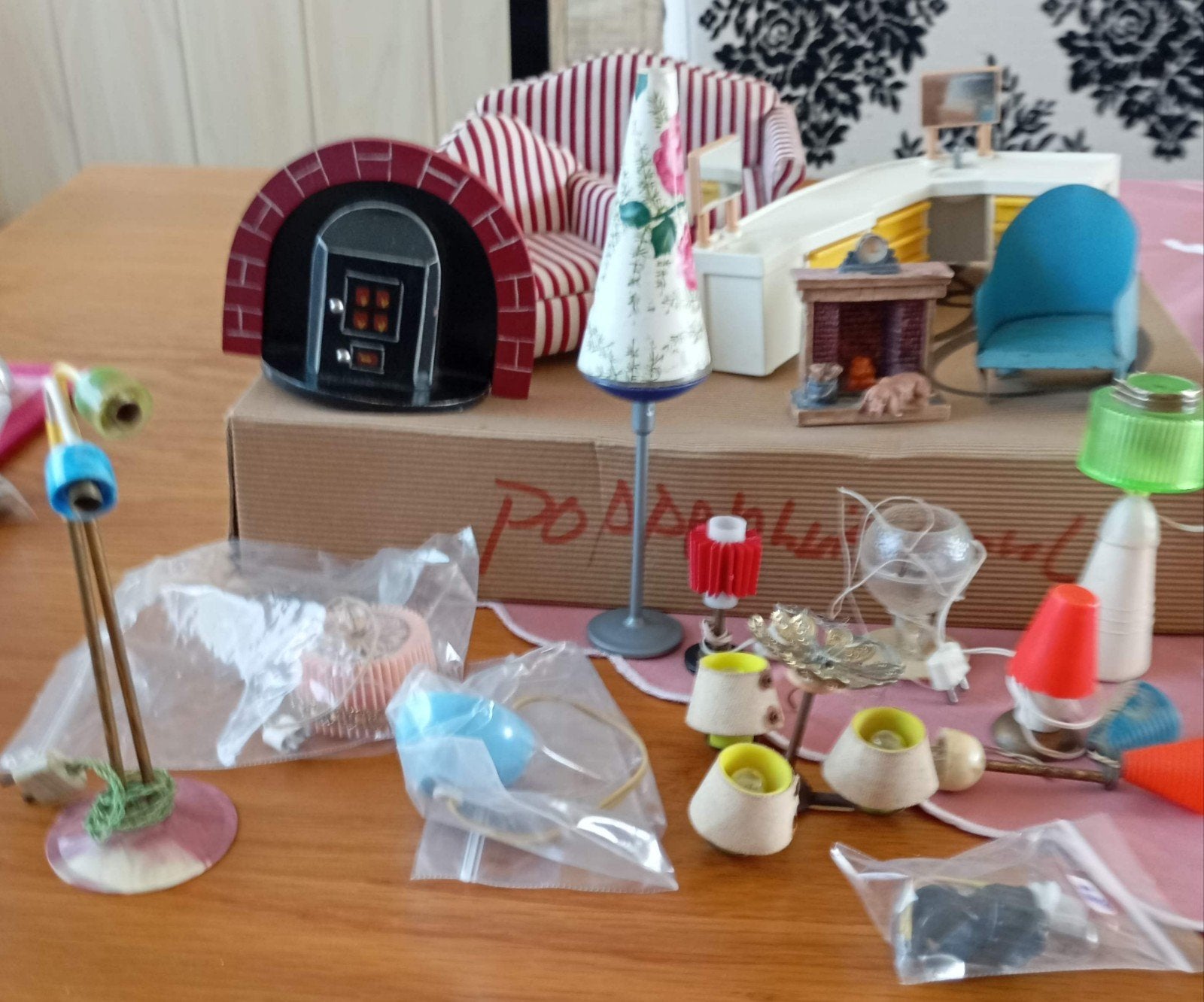 Poppenhuis spulletjes: meubels, decoratie en lampjes, Ophalen of Verzenden, Gebruikt, Decoratie