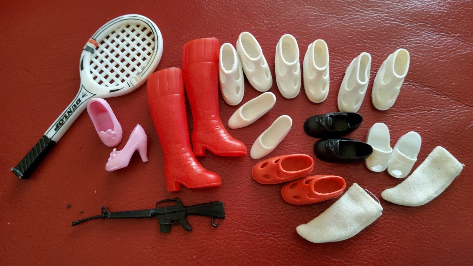 Vintage Barbie Sindy Fleur schoenen tennisracket geweer sok, Verzamelen, Ophalen of Verzenden, Fashion Doll