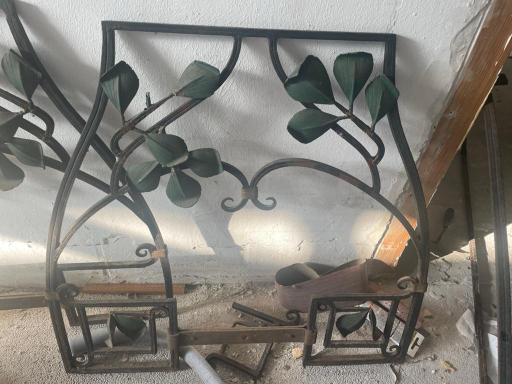 Decoratief gietijzeren tafelonderstel met bladmotief, Huis en Inrichting, Tafelonderdelen, Gebruikt, Tafelpoot, 50 tot 100 cm