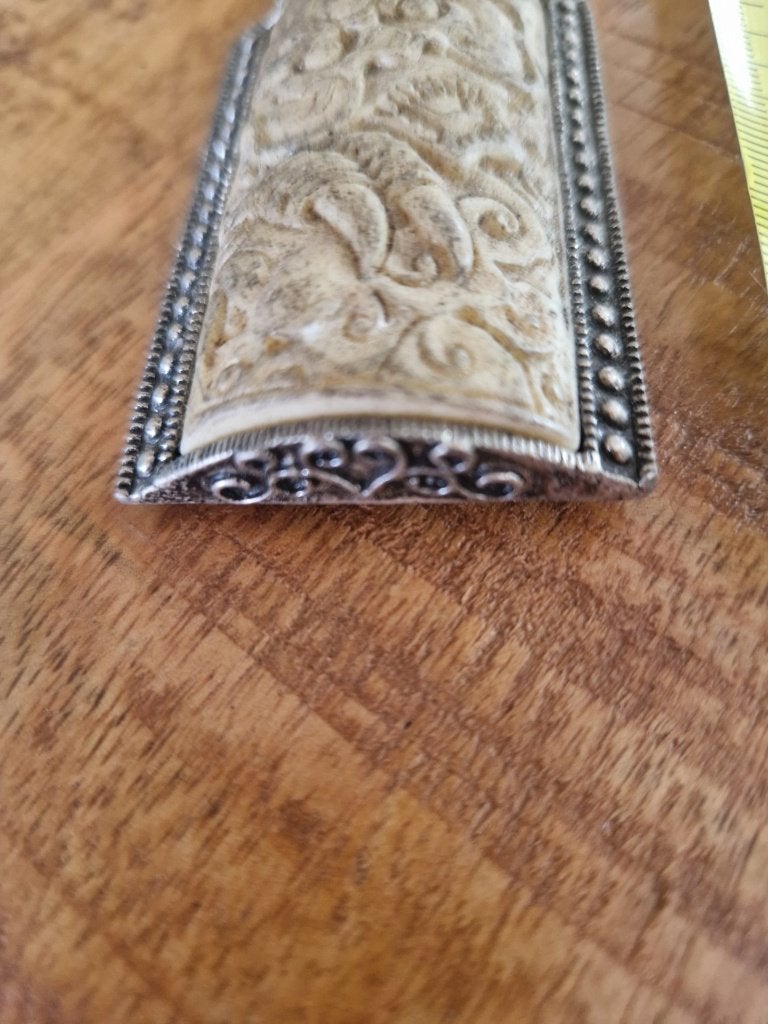 Antieke, Tibetaanse hanger met been., Ophalen of Verzenden, Overige materialen, Hanger