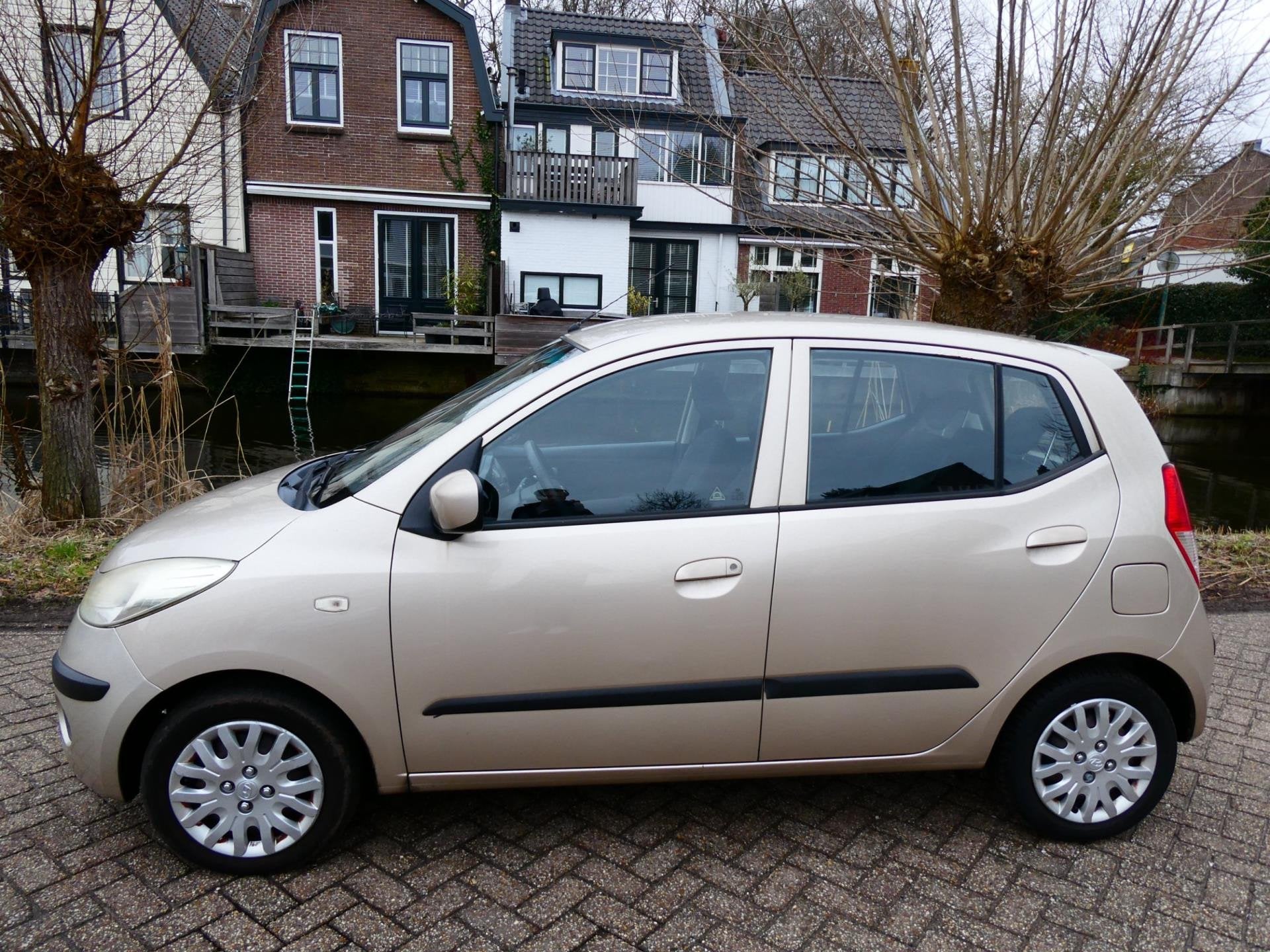 Hyundai I10 1.1 Dynamic Airco Automaat Hoge instap 4-Cilinde, Stof, Gebruikt, 31 €/maand, 4 cilinders