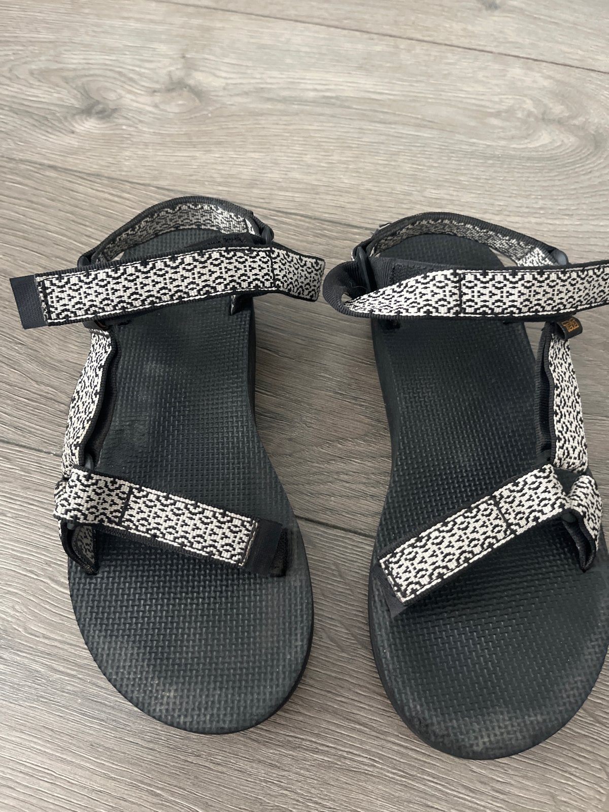 Teva sandalen maat 39 met hoge zool, Kleding | Dames, Schoenen, Ophalen of Verzenden, Zwart, Sandalen of Muiltjes