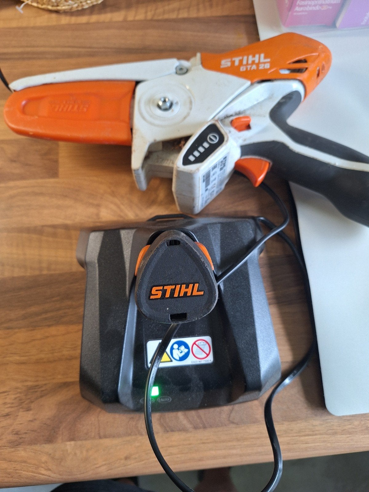Stihl GTA 26 Accu Snoeizaag met Lader, Ophalen of Verzenden, Gebruikt, Overige soorten, Stihl