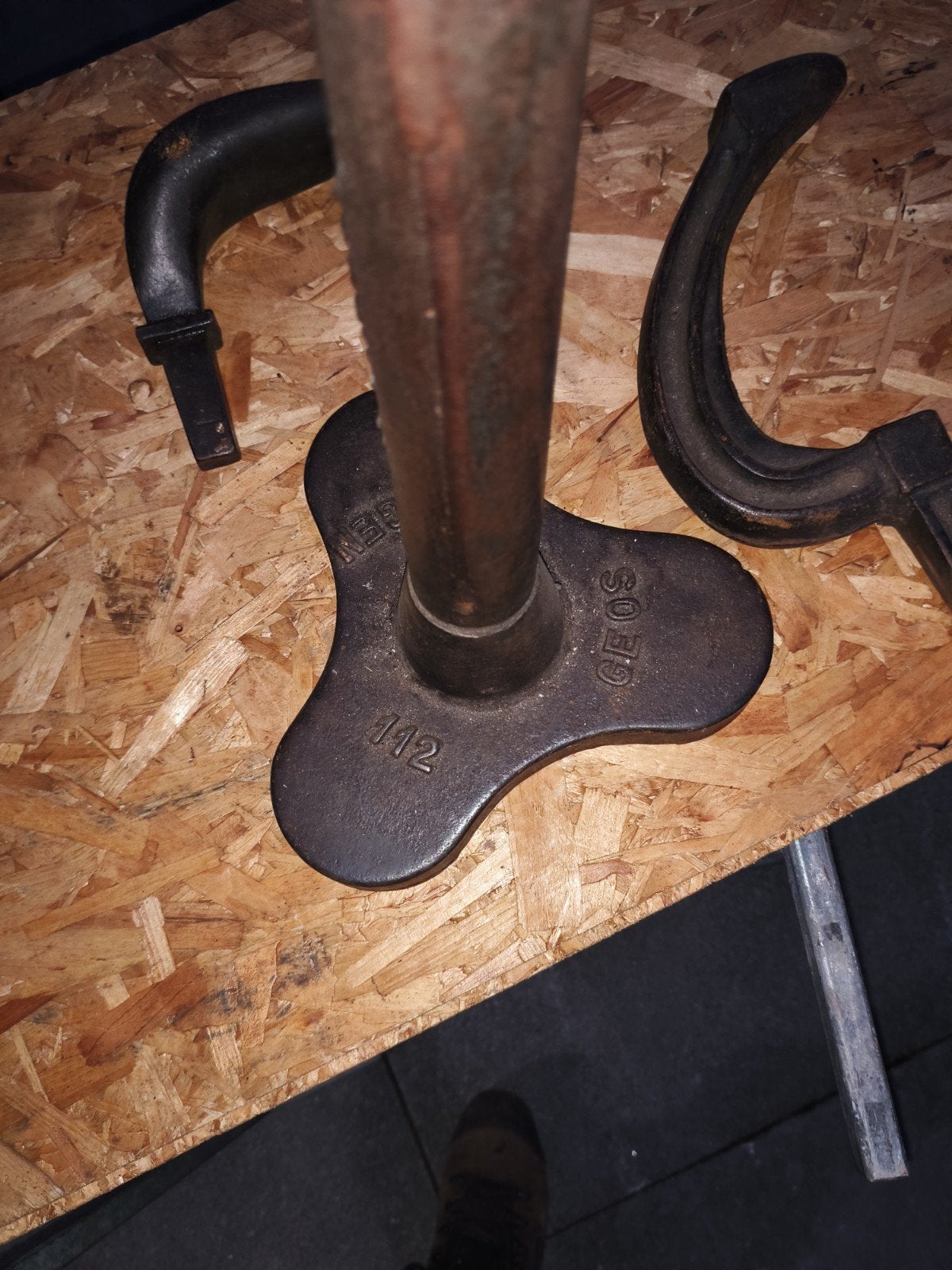 Antieke schoenmakersleesten en gereedschap, Ophalen