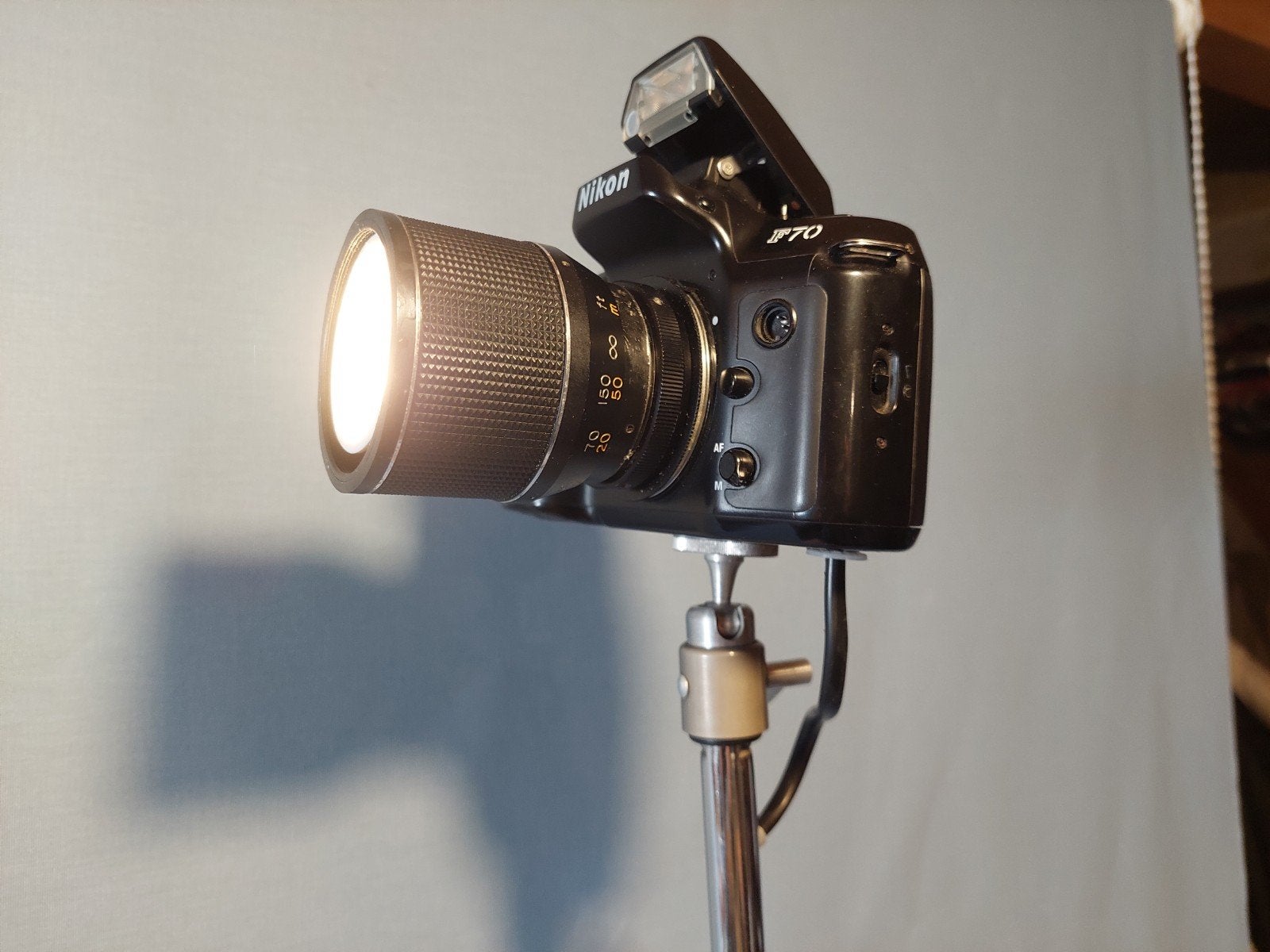 Nikon camera omgebouwd tot spotlight / decoratielicht, Ophalen, Gebruikt, Nikon, Studiolamp