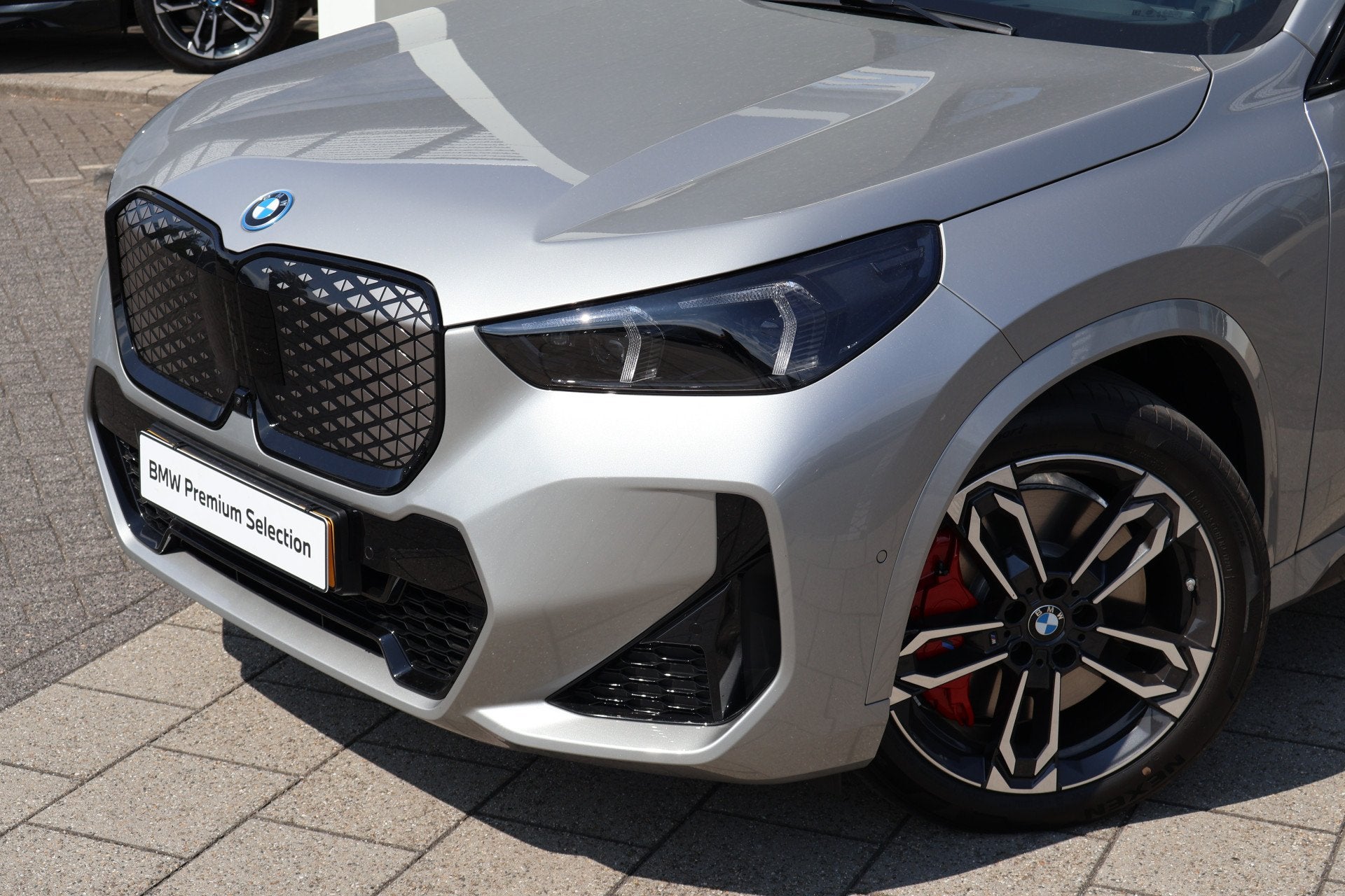 BMW iX1 eDrive20 M Sport / Trekhaak / Panoramadak / Sportsto, Auto's, Dealer onderhouden, 514 km, Met garantie (alle), 24 min