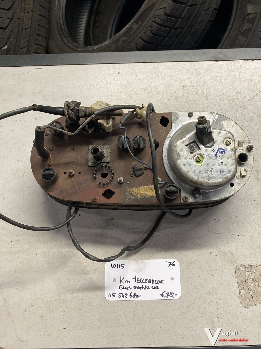 Mercedes W115 Km Tellerklok 115 542 6801 glas rechts los, Gebruikt, -, -, Ophalen of Verzenden
