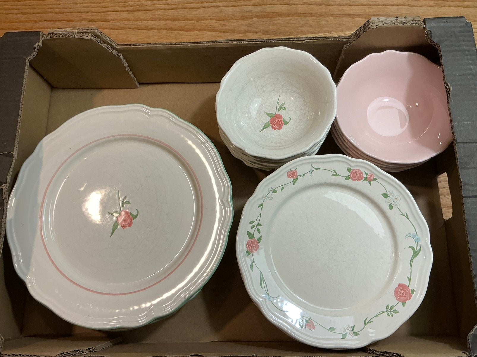 IKEA servies ARV ROS met roosjes, Ophalen, Gebruikt, Landelijk/Boerenbont, IKEA