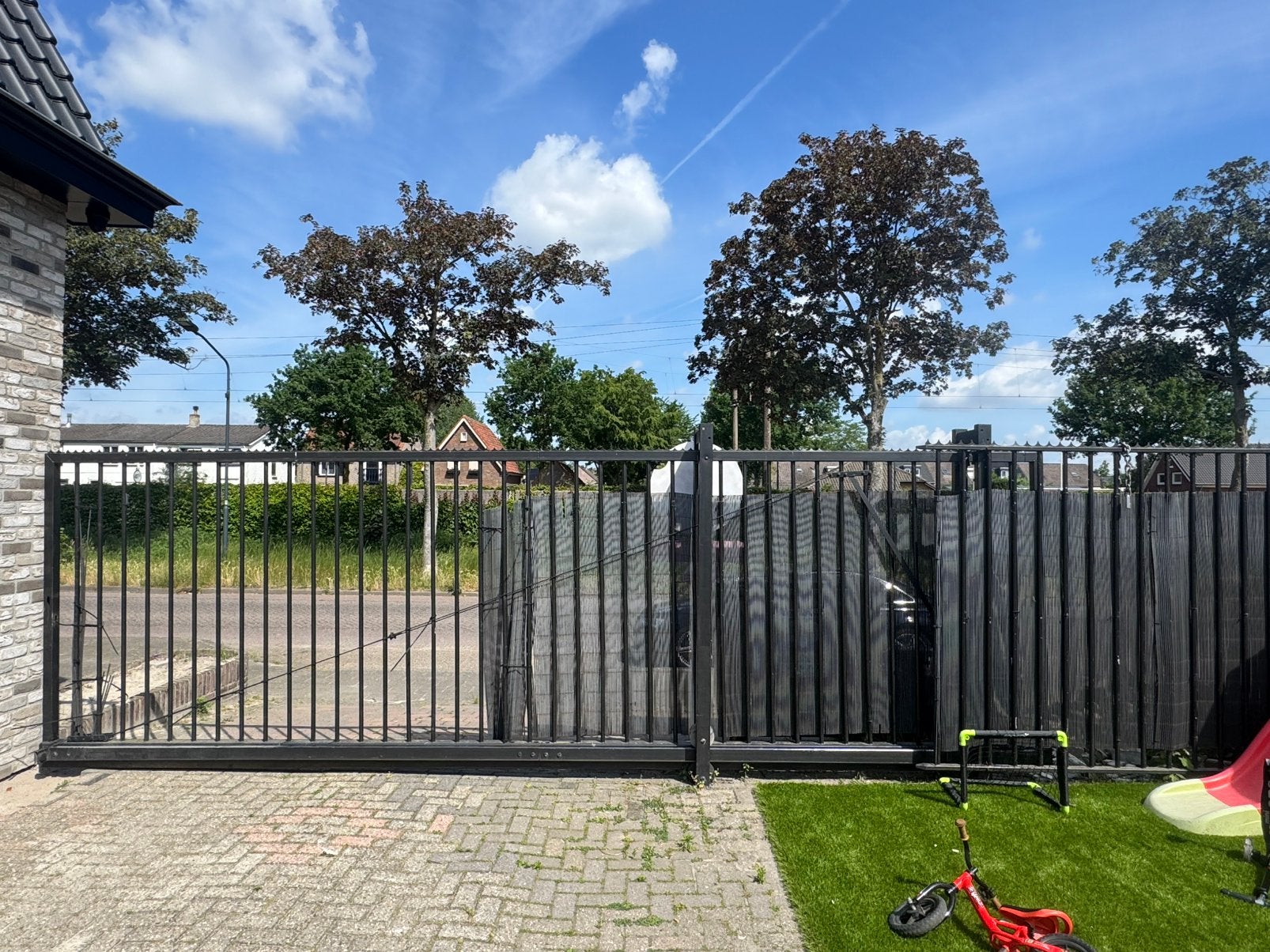 Schuifpoort 4.5 m breed doorgang, Ophalen, Gebruikt, IJzer, Spijlenhekwerk